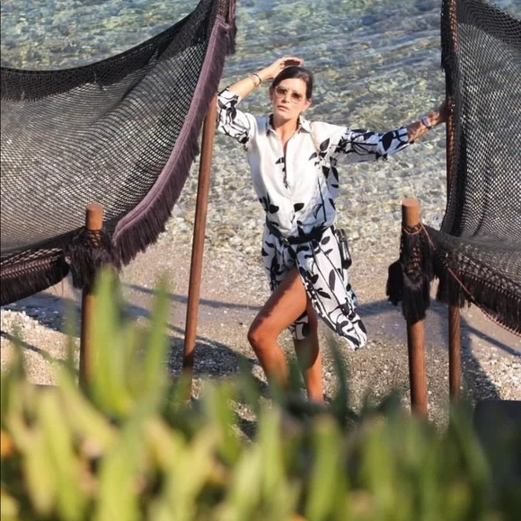 ๐ก๐ช๐ง ๐ญ๐ฎ๐ฟ๐ฎ โข Printed Oversized Dress - Picture 8 of 17